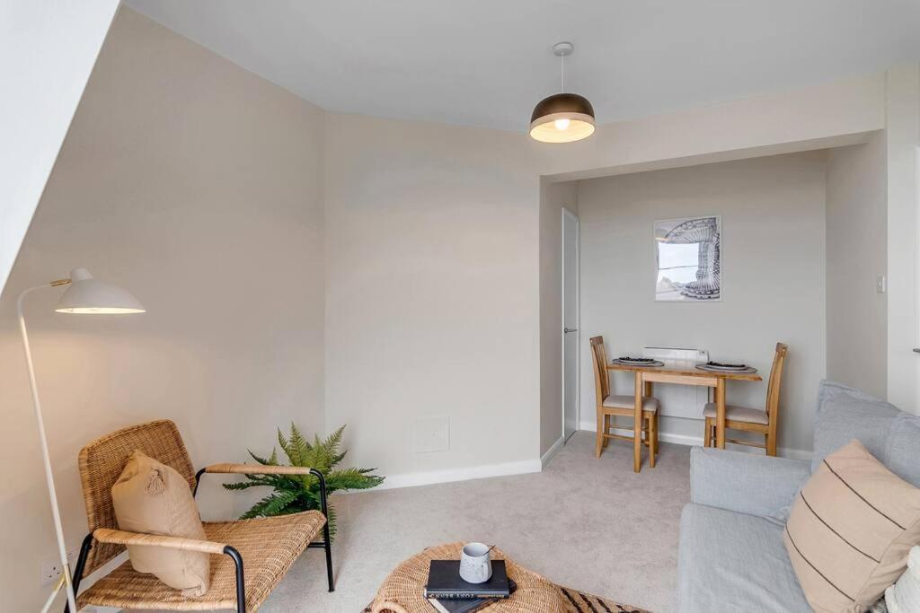 1-Bed Seaside Apartment With Parking Cromer Exterior foto